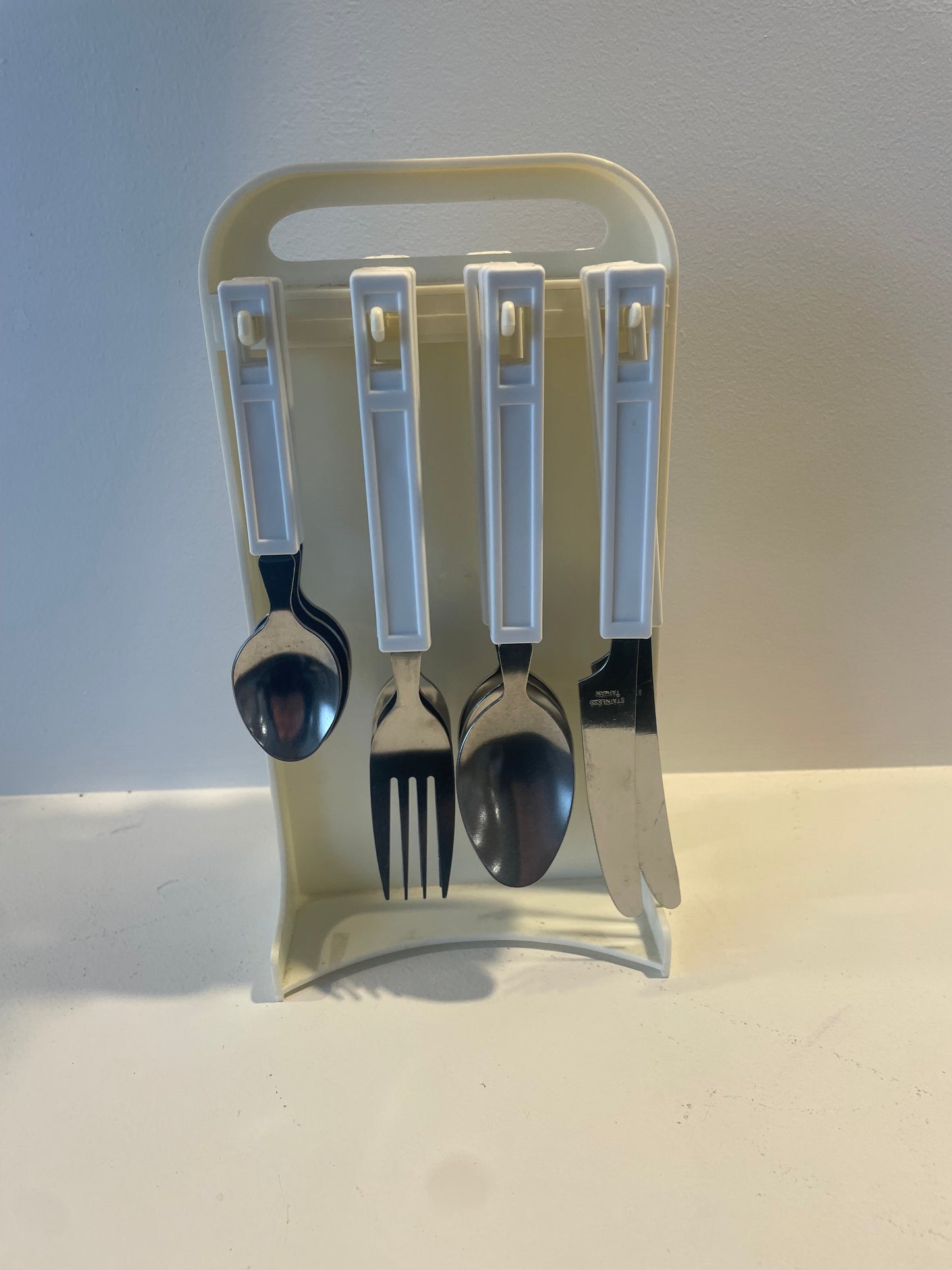 Hanging cutlery set