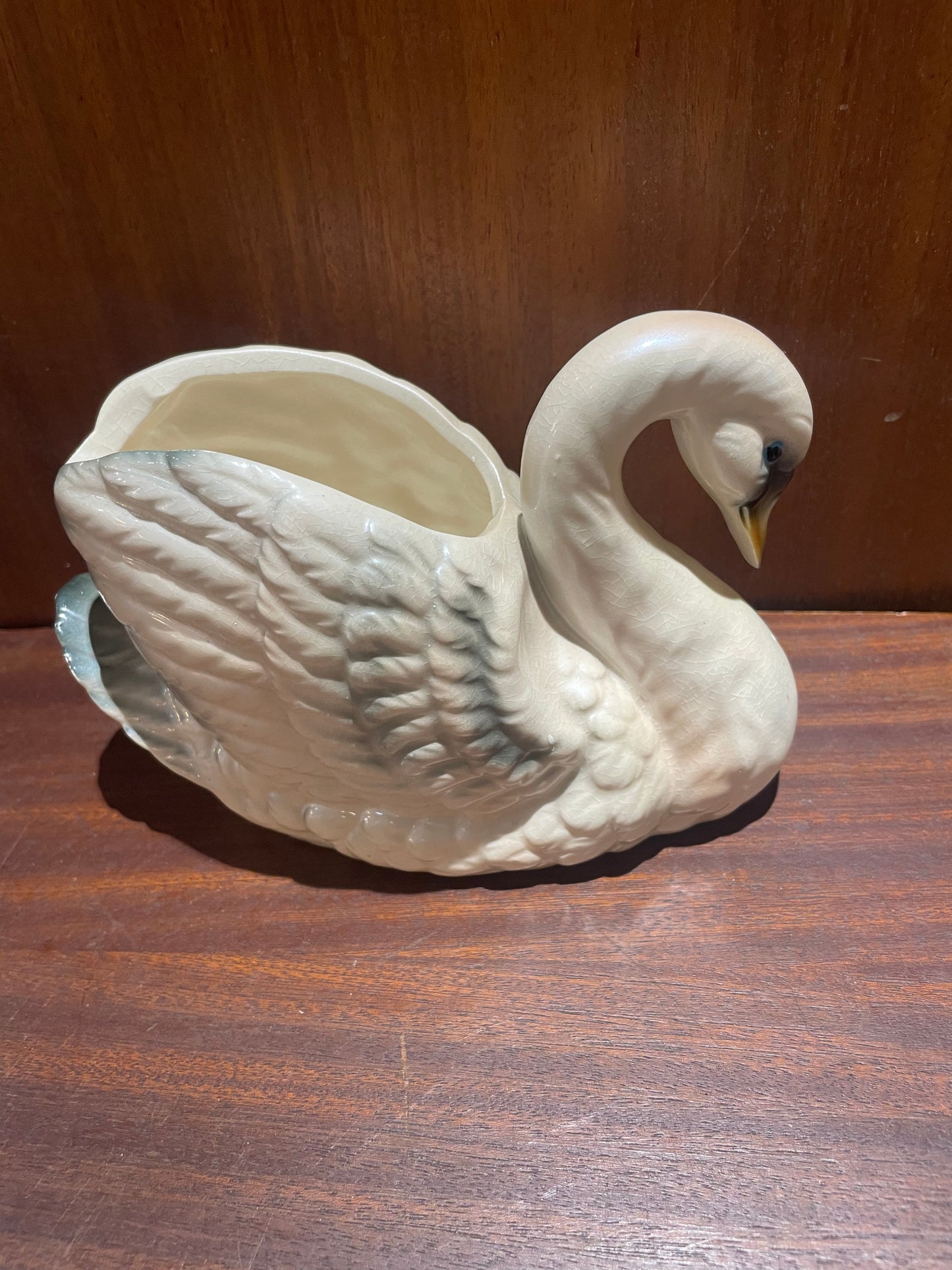 Vintage lustre Swan